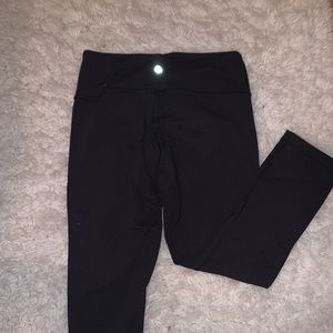 Lululemon Cropped legging. Black. Size 4. Black